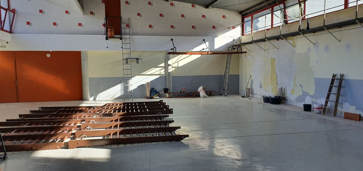 Trabajos adicionales de reforma en gimnasio escolar